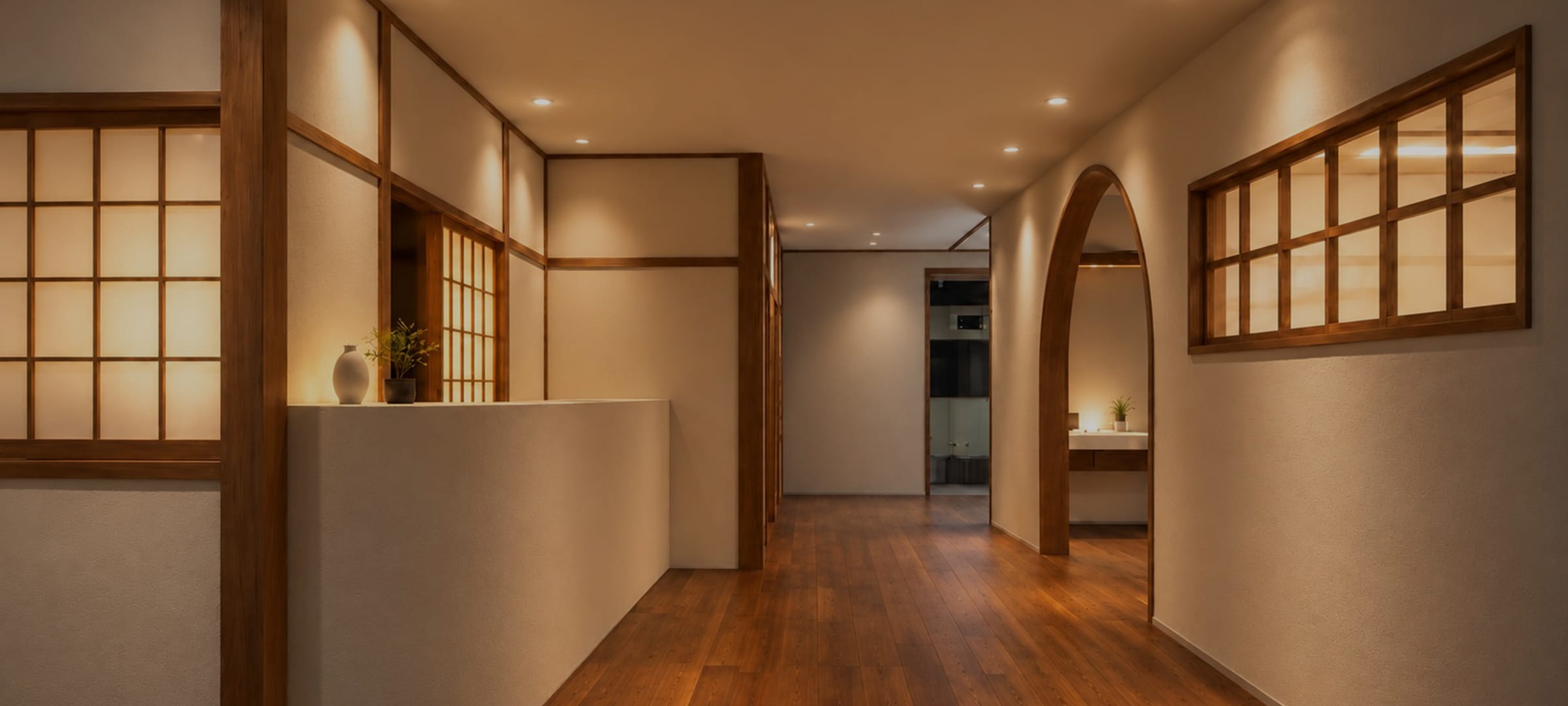 木のぬくもりを感じる館内の廊下